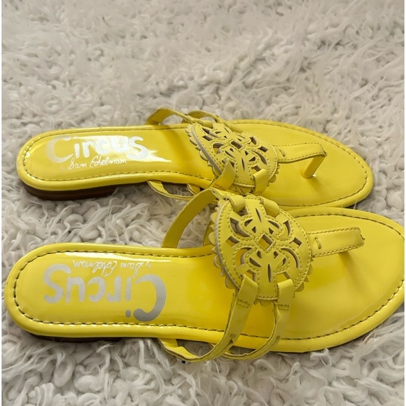 $19 clearance Sam Edelman Circus Yellow Canyon Medallion Sandals 7.5 flaw S16 - Picture 4 of 11